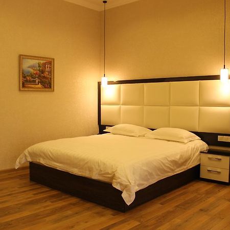 Atlas B&B Hotel Душанбе Екстер'єр фото
