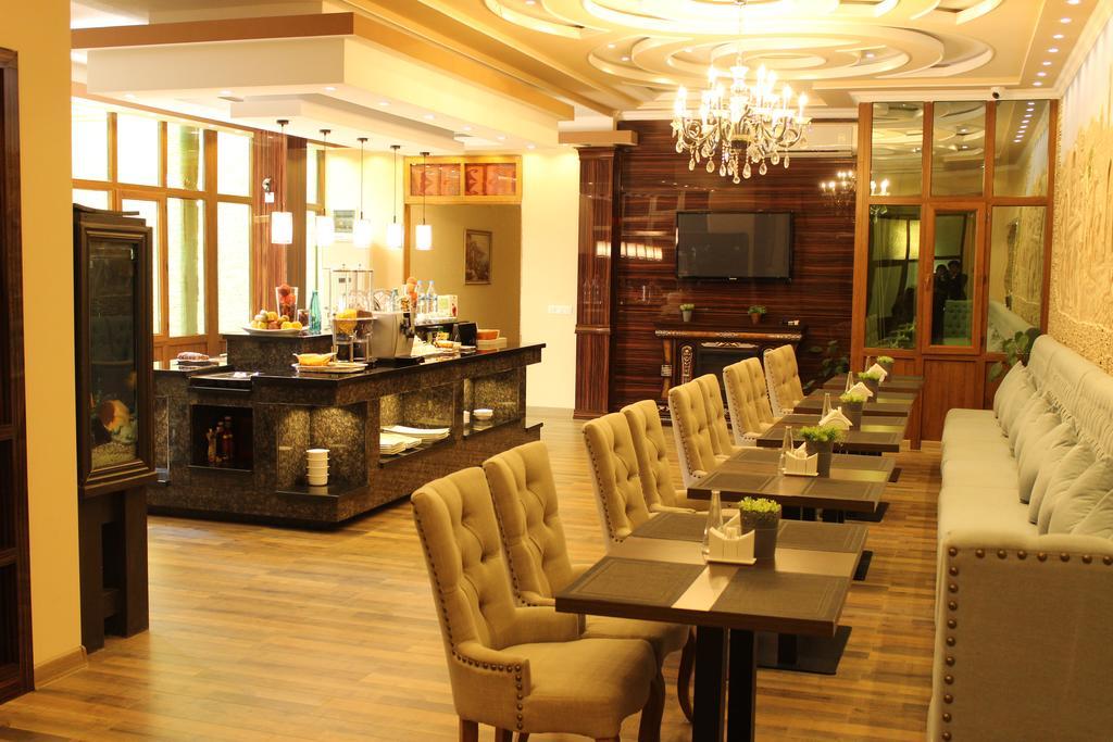 Atlas B&B Hotel Душанбе Екстер'єр фото